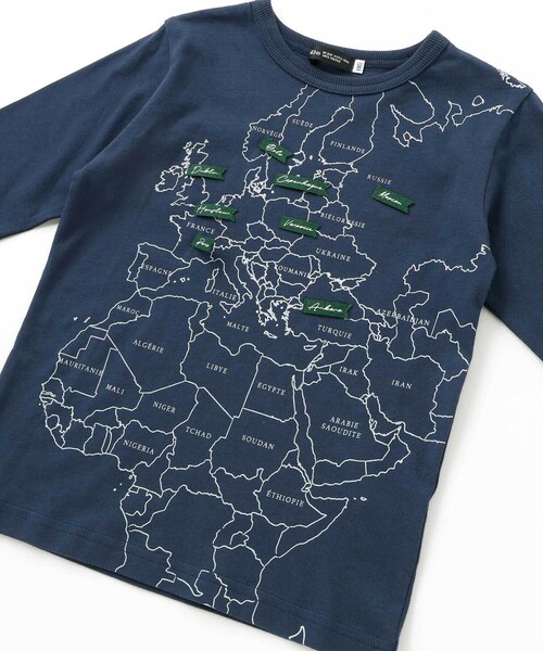 BeBe（ベベ）の「【抗菌・防臭】MAP＆FLAG袖リブ天竺長袖Tシャツ（Tシャツ/カットソー・キッズ・オフホワイト/ネイビー・150cm/130cm/140cm/120cm）」の9枚目の写真