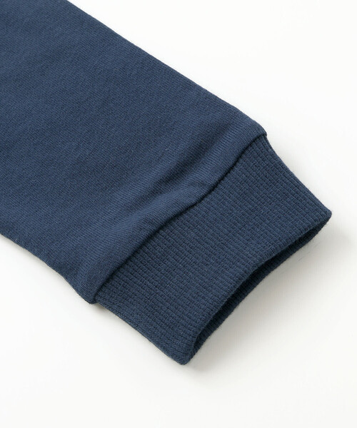 BeBe（ベベ）の「【抗菌・防臭】MAP＆FLAG袖リブ天竺長袖Tシャツ（Tシャツ/カットソー・キッズ・オフホワイト/ネイビー・150cm/130cm/140cm/120cm）」の7枚目の写真