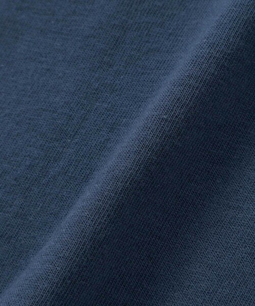 BeBe（ベベ）の「【抗菌・防臭】MAP＆FLAG袖リブ天竺長袖Tシャツ（Tシャツ/カットソー・キッズ・オフホワイト/ネイビー・150cm/130cm/140cm/120cm）」の4枚目の写真