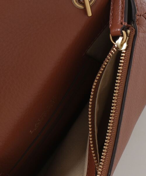 ペブルド レザー Bradley クロスボディ ウォレット（ショルダーバッグ