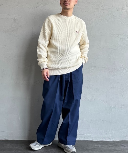 FRED PERRY（フレッドペリー）の「[FRED PERRY/フレッドペリー] ワンポイントロゴ刺繍 ワッフルクルーネック コットンニット（ニット/セーター・レディース・ブラック/キナリ・M/L/S）」の4枚目の写真