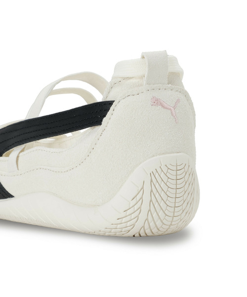 PUMA(プーマ)の「PUMA プーマ ウィメンズ PUMA x ROSE SPEEDCAT BALLET / スピードキャット バレエ SD スニーカー(スニーカー・レディース・ホワイト×ブラック・25.5cm/26.0cm/24.5cm/25.0cm/23.0cm/23.5cm/24.0cm/22.0cm/22.5cm)」の6枚目の写真
