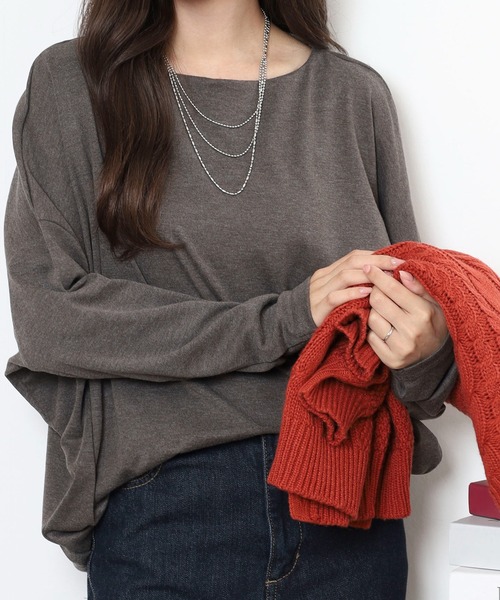 atONE(アットワン)の「ドルマンスリーブボートネックTシャツ(Tシャツ/カットソー・レディース・オフホワイト/チャコールグレー/ブラック/グレイッシュベージュ/ネイビー・3L/LL/M/L/4L)」の17枚目の写真