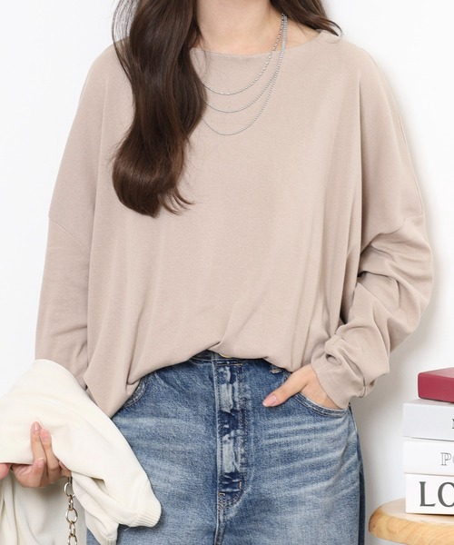 atONE(アットワン)の「ドルマンスリーブボートネックTシャツ(Tシャツ/カットソー・レディース・オフホワイト/チャコールグレー/ブラック/グレイッシュベージュ/ネイビー・3L/LL/M/L/4L)」の20枚目の写真