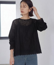 上部がレースのギャザーブラウス