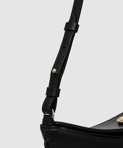 JACQUEMUS(ジャックムス)の「LE PETIT OVALO(ショルダーバッグ・レディース・ブラック・ONE SIZE)」の3枚目の写真