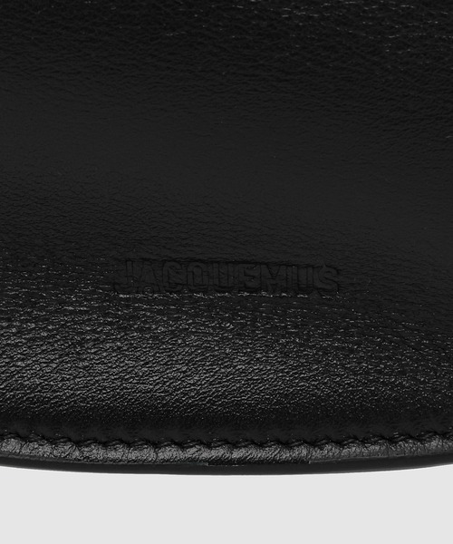 JACQUEMUS(ジャックムス)の「LE PETIT OVALO(ショルダーバッグ・レディース・ブラック・ONE SIZE)」の4枚目の写真