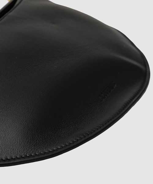 JACQUEMUS(ジャックムス)の「LE PETIT OVALO(ショルダーバッグ・レディース・ブラック・ONE SIZE)」の5枚目の写真