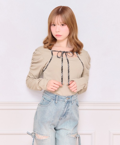 apres jour(アプレジュール)の「フロントリボンパワショルトップス(Tシャツ/カットソー・レディース・ダークブラウン/グレイッシュベージュ/ブラック・フリー/X-LARGE)」の13枚目の写真