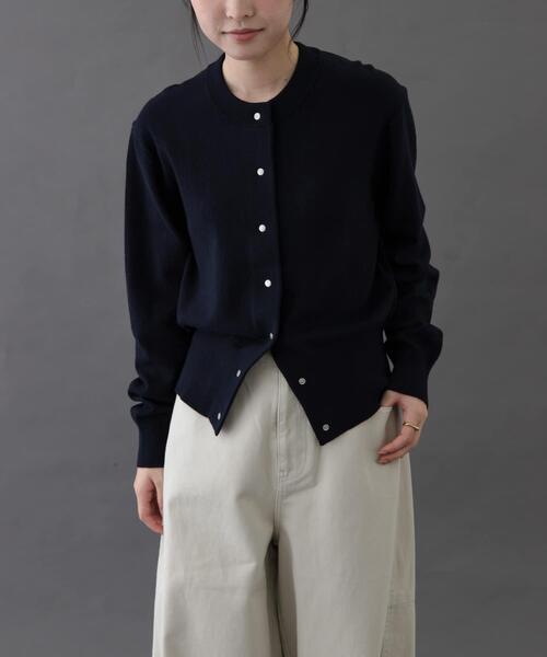 FORK&SPOON（フォークアンドスプーン）の「FORK&SPOON　ミラージュクルーネックニットカーディガン（カーディガン/ボレロ・レディース・ネイビー/ブラウン/グリーン・1）」の4枚目の写真