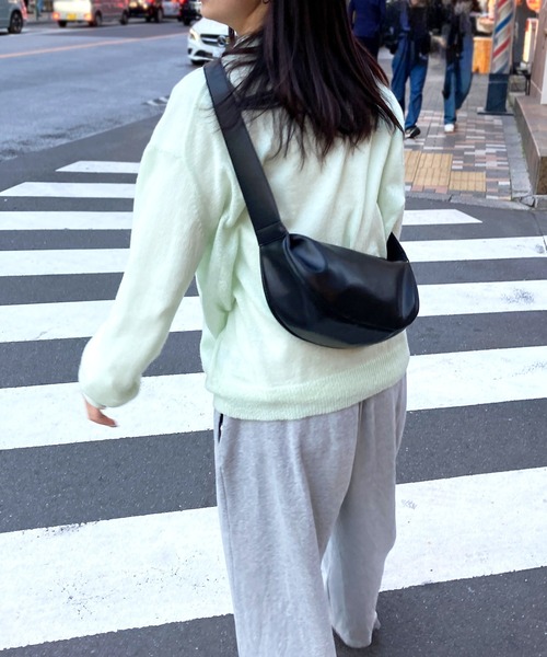 ORiental TRaffic(オリエンタルトラフィック)の「軽量 ソフト フェイクレザー ショルダー ボディーバッグ /BA-264(ショルダーバッグ・レディース・ブルー/ブラック/アイボリー・フリ-)」の10枚目の写真