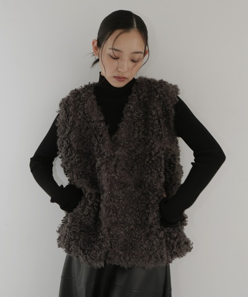 hellam（へラム）の「プードルフェイクファーベスト（ベスト・レディース・チャコール/モカ/アイボリー・FREE）」の4枚目の写真