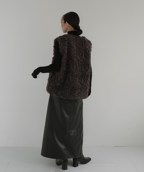 hellam（へラム）の「プードルフェイクファーベスト（ベスト・レディース・チャコール/モカ/アイボリー・FREE）」の7枚目の写真