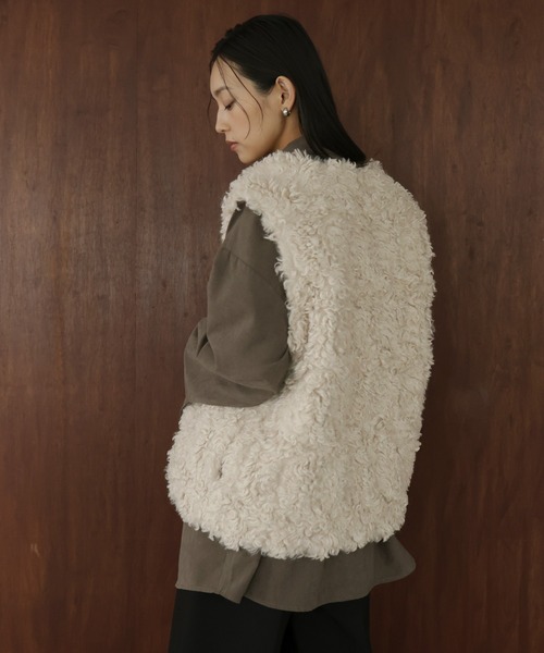 hellam（へラム）の「プードルフェイクファーベスト（ベスト・レディース・チャコール/モカ/アイボリー・FREE）」の11枚目の写真