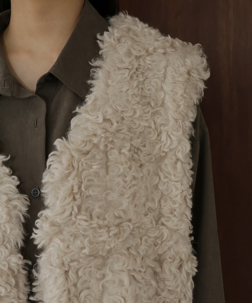 hellam（へラム）の「プードルフェイクファーベスト（ベスト・レディース・チャコール/モカ/アイボリー・FREE）」の13枚目の写真