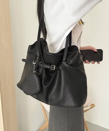 NuNuNa（ヌヌナ）の「【NuNuNa】チャーム付き 合成皮革 ビックサイズ トートバッグ（トートバッグ）」