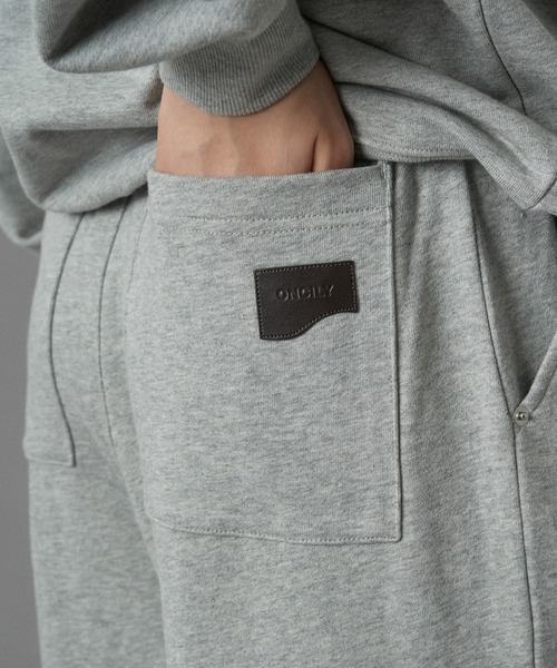 ONCILY(オンシェリー)の「TUCK WIDE BAGGY SWEAT PANTS / タックワイドバギースウェットパンツ(スウェットパンツ・メンズ・ブラック/杢グレー・MEDIUM/LARGE/SMALL)」の7枚目の写真
