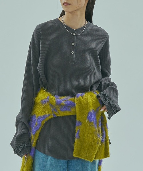 ROSE BUD(ローズバッド)の「(CREOLME)RIB HENRY NECK PULLOVER(Tシャツ/カットソー・レディース・チャコールグレー/オフホワイト/レッド・ONE SIZE)」の3枚目の写真