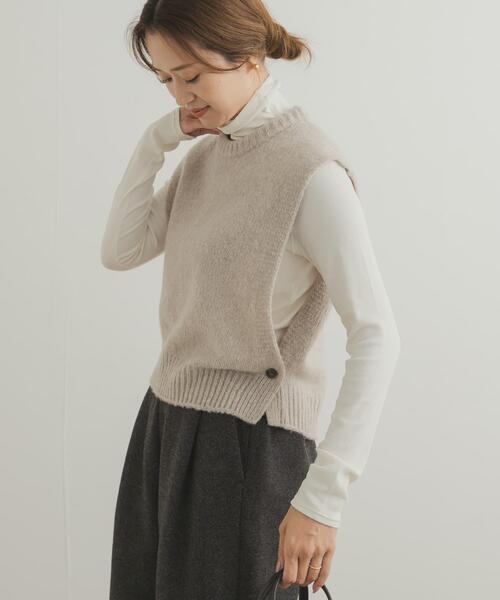 URBAN RESEARCH DOORS(アーバンリサーチドアーズ)の「ウールカシミヤニットベスト(ベスト・レディース・チャコールグレー/ベージュ・MEDIUM)」の2枚目の写真