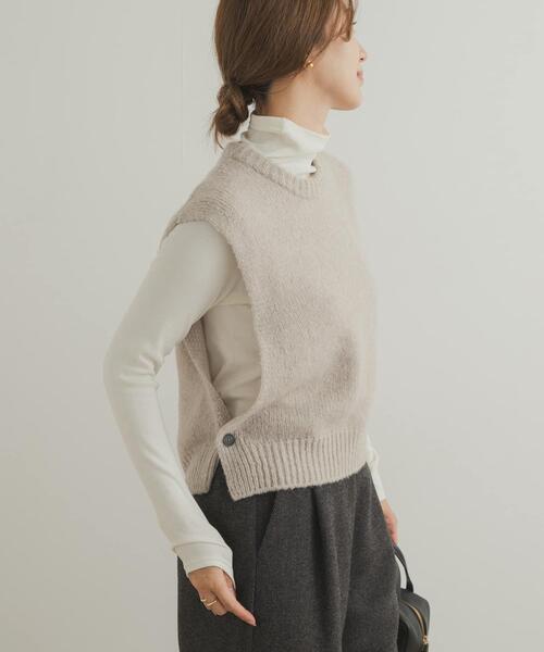 URBAN RESEARCH DOORS(アーバンリサーチドアーズ)の「ウールカシミヤニットベスト(ベスト・レディース・チャコールグレー/ベージュ・MEDIUM)」の4枚目の写真