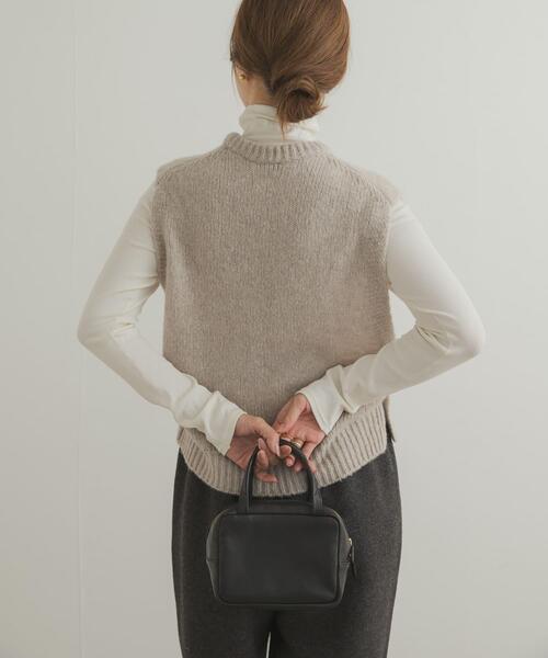 URBAN RESEARCH DOORS(アーバンリサーチドアーズ)の「ウールカシミヤニットベスト(ベスト・レディース・チャコールグレー/ベージュ・MEDIUM)」の5枚目の写真