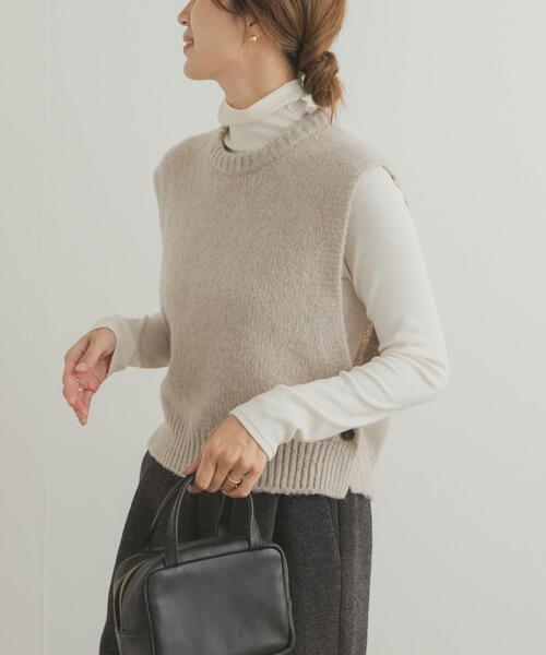 URBAN RESEARCH DOORS(アーバンリサーチドアーズ)の「ウールカシミヤニットベスト(ベスト・レディース・チャコールグレー/ベージュ・MEDIUM)」の7枚目の写真