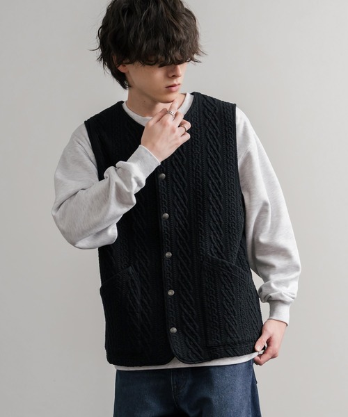 Audience（オーディエンス）の「Upscape Audience アップスケープオーディエンス 日本製 国産 尾州 コットンキルト ストライプ柄/ケーブル柄/クロス柄ノーカラースナップベスト AUD7331（ベスト・メンズ・オリーブ系/ブラック/チャコール/チャコールグレー/グレー/オリーブ/ブラック系/オフホワイト・L/M/XL）」の3枚目の写真