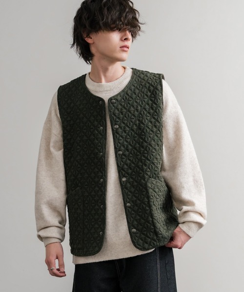 Audience（オーディエンス）の「Upscape Audience アップスケープオーディエンス 日本製 国産 尾州 コットンキルト ストライプ柄/ケーブル柄/クロス柄ノーカラースナップベスト AUD7331（ベスト・メンズ・オリーブ系/ブラック/チャコール/チャコールグレー/グレー/オリーブ/ブラック系/オフホワイト・L/M/XL）」の8枚目の写真