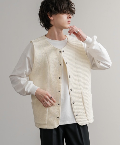 Audience（オーディエンス）の「Upscape Audience アップスケープオーディエンス 日本製 国産 尾州 コットンキルト ストライプ柄/ケーブル柄/クロス柄ノーカラースナップベスト AUD7331（ベスト・メンズ・オリーブ系/ブラック/チャコール/チャコールグレー/グレー/オリーブ/ブラック系/オフホワイト・L/M/XL）」の21枚目の写真