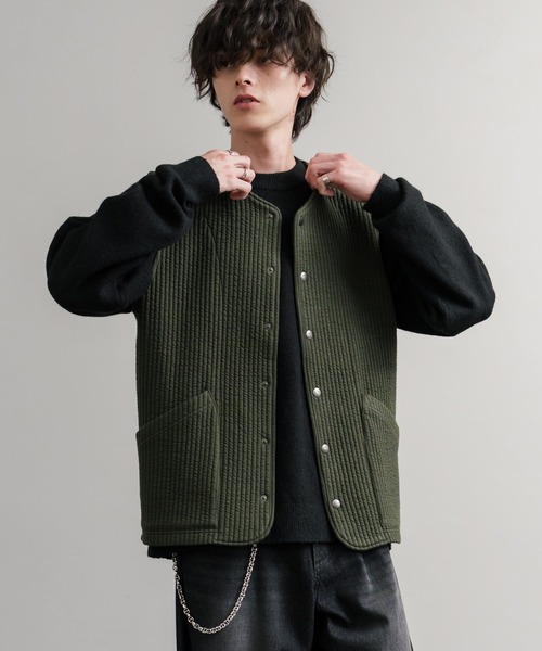 Audience（オーディエンス）の「Upscape Audience アップスケープオーディエンス 日本製 国産 尾州 コットンキルト ストライプ柄/ケーブル柄/クロス柄ノーカラースナップベスト AUD7331（ベスト・メンズ・オリーブ系/ブラック/チャコール/チャコールグレー/グレー/オリーブ/ブラック系/オフホワイト・L/M/XL）」の9枚目の写真