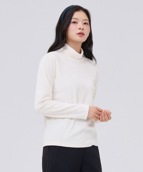 CHASECULT(チェイスカルト)の「女性 ベロア タートルネック Tシャツ - アイボリー(ニット/セーター・レディース・アイボリー・90/85)」の3枚目の写真
