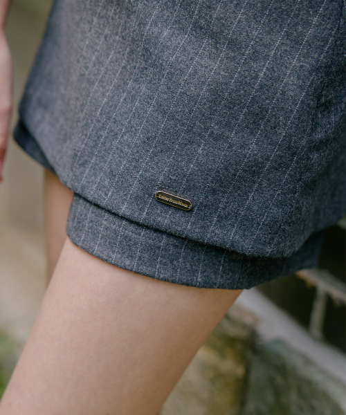 LETTER FROM MOON(レターフロムムーン)の「ストライプレイヤードスカートパンツ(チャコール)(スカート・レディース・その他・SMALL/MEDIUM)」の2枚目の写真