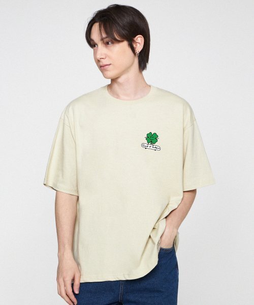 GRAVER（グレーバー）の「[ユニセックス]クローバーボード半袖Tシャツ_サンドベージュ（Tシャツ/カットソー・レディース・ベージュ・LARGE/MEDIUM/SMALL/X-LARGE）」の2枚目の写真