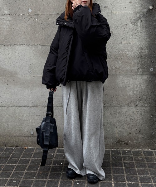 ISOOK（アイスー）の「【ISOOK / アイスー】袖ボリュームショートダウン / ダウンジャケット 中綿 ジャケット ブルゾン フード無し 短丈 クロップド丈 ホワイト ブラック 白 黒 ZOZOTOWN限定（ダウンジャケット/コート・レディース・アイボリー/ブラック・FREE）」の10枚目の写真