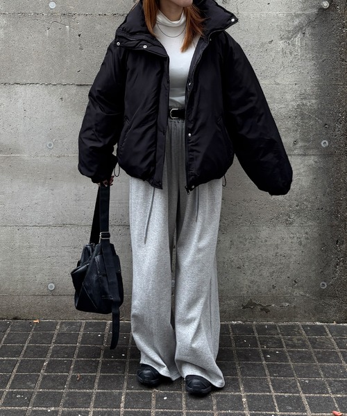 ISOOK（アイスー）の「【ISOOK / アイスー】袖ボリュームショートダウン / ダウンジャケット 中綿 ジャケット ブルゾン フード無し 短丈 クロップド丈 ホワイト ブラック 白 黒 ZOZOTOWN限定（ダウンジャケット/コート・レディース・アイボリー/ブラック・FREE）」の11枚目の写真