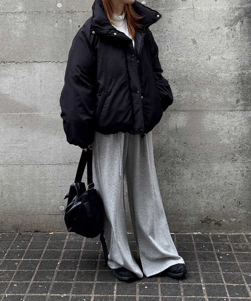 ISOOK（アイスー）の「【ISOOK / アイスー】袖ボリュームショートダウン / ダウンジャケット 中綿 ジャケット ブルゾン フード無し 短丈 クロップド丈 ホワイト ブラック 白 黒 ZOZOTOWN限定（ダウンジャケット/コート・レディース・アイボリー/ブラック・FREE）」の13枚目の写真