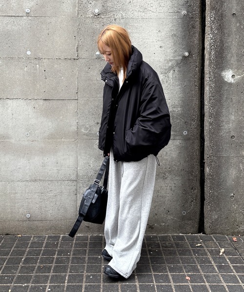 ISOOK（アイスー）の「【ISOOK / アイスー】袖ボリュームショートダウン / ダウンジャケット 中綿 ジャケット ブルゾン フード無し 短丈 クロップド丈 ホワイト ブラック 白 黒 ZOZOTOWN限定（ダウンジャケット/コート・レディース・アイボリー/ブラック・FREE）」の14枚目の写真