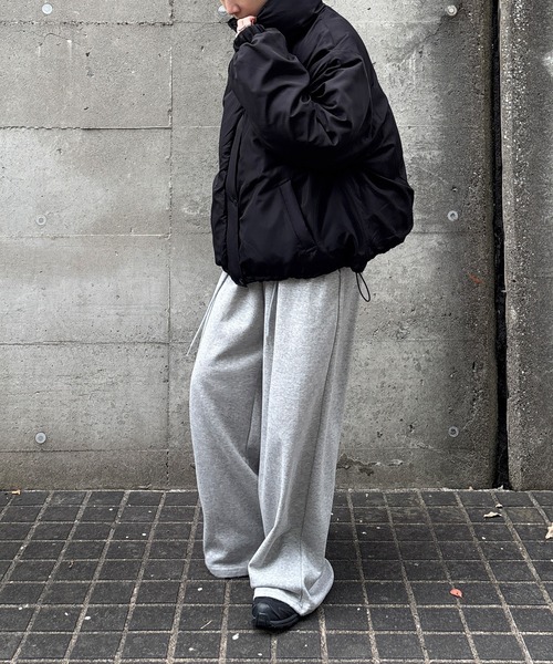 ISOOK（アイスー）の「【ISOOK / アイスー】袖ボリュームショートダウン / ダウンジャケット 中綿 ジャケット ブルゾン フード無し 短丈 クロップド丈 ホワイト ブラック 白 黒 ZOZOTOWN限定（ダウンジャケット/コート・レディース・アイボリー/ブラック・FREE）」の16枚目の写真