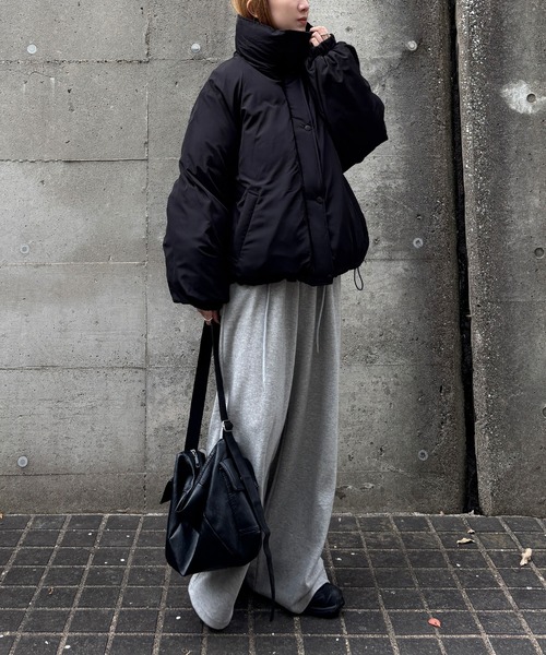 ISOOK（アイスー）の「【ISOOK / アイスー】袖ボリュームショートダウン / ダウンジャケット 中綿 ジャケット ブルゾン フード無し 短丈 クロップド丈 ホワイト ブラック 白 黒 ZOZOTOWN限定（ダウンジャケット/コート・レディース・アイボリー/ブラック・FREE）」の18枚目の写真