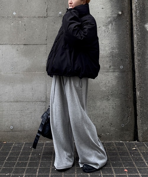 ISOOK（アイスー）の「【ISOOK / アイスー】袖ボリュームショートダウン / ダウンジャケット 中綿 ジャケット ブルゾン フード無し 短丈 クロップド丈 ホワイト ブラック 白 黒 ZOZOTOWN限定（ダウンジャケット/コート・レディース・アイボリー/ブラック・FREE）」の19枚目の写真