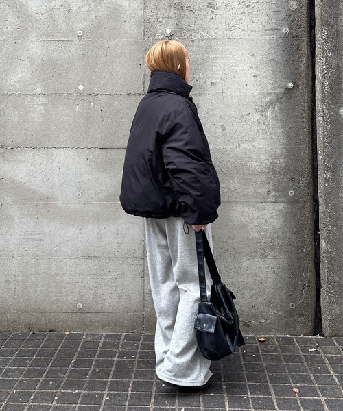 ISOOK（アイスー）の「【ISOOK / アイスー】袖ボリュームショートダウン / ダウンジャケット 中綿 ジャケット ブルゾン フード無し 短丈 クロップド丈 ホワイト ブラック 白 黒 ZOZOTOWN限定（ダウンジャケット/コート・レディース・アイボリー/ブラック・FREE）」の20枚目の写真