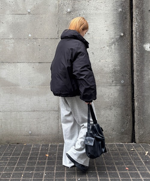 ISOOK（アイスー）の「【ISOOK / アイスー】袖ボリュームショートダウン / ダウンジャケット 中綿 ジャケット ブルゾン フード無し 短丈 クロップド丈 ホワイト ブラック 白 黒 ZOZOTOWN限定（ダウンジャケット/コート・レディース・アイボリー/ブラック・FREE）」の21枚目の写真