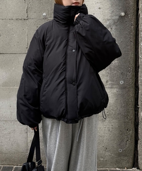 ISOOK（アイスー）の「【ISOOK / アイスー】袖ボリュームショートダウン / ダウンジャケット 中綿 ジャケット ブルゾン フード無し 短丈 クロップド丈 ホワイト ブラック 白 黒 ZOZOTOWN限定（ダウンジャケット/コート・レディース・アイボリー/ブラック・FREE）」の7枚目の写真