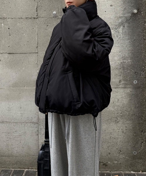 ISOOK（アイスー）の「【ISOOK / アイスー】袖ボリュームショートダウン / ダウンジャケット 中綿 ジャケット ブルゾン フード無し 短丈 クロップド丈 ホワイト ブラック 白 黒 ZOZOTOWN限定（ダウンジャケット/コート・レディース・アイボリー/ブラック・FREE）」の8枚目の写真