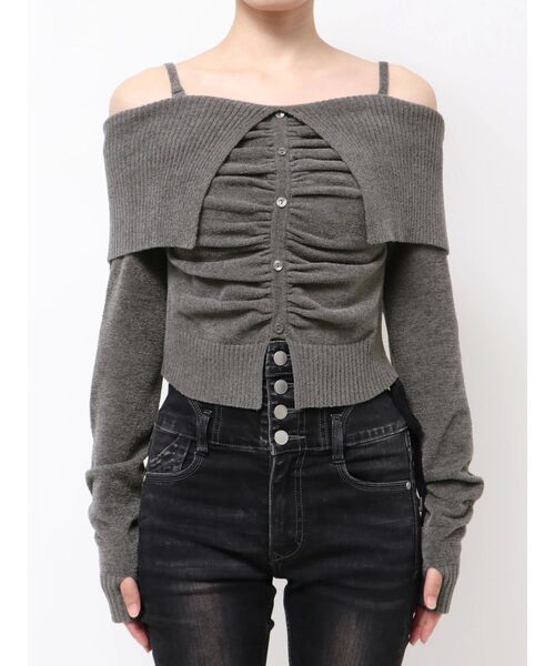 EMODA(エモダ)の「FRONT BUTTON OFF SHOULDER KNIT(ニット/セーター・レディース・ブラック/アイボリー/グレー・FREE)」の3枚目の写真