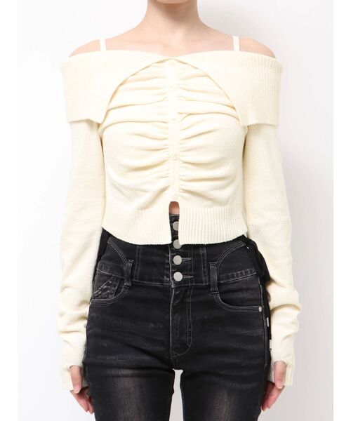 EMODA(エモダ)の「FRONT BUTTON OFF SHOULDER KNIT(ニット/セーター・レディース・ブラック/アイボリー/グレー・FREE)」の4枚目の写真