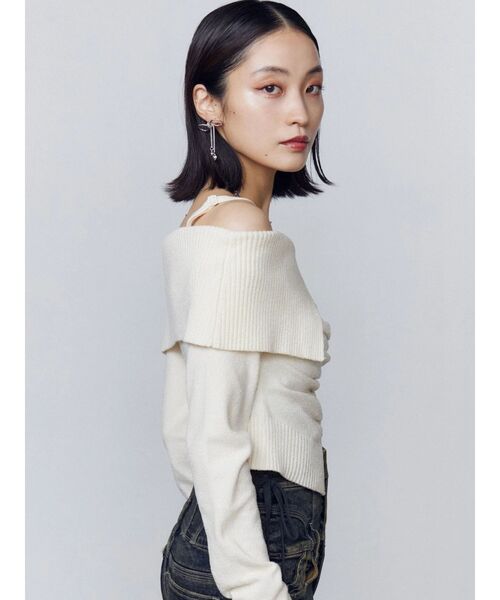 EMODA(エモダ)の「FRONT BUTTON OFF SHOULDER KNIT(ニット/セーター・レディース・ブラック/アイボリー/グレー・FREE)」の21枚目の写真