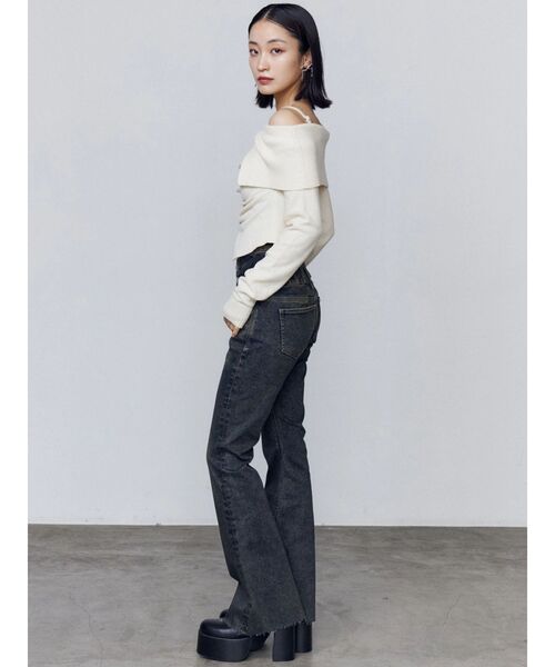 EMODA(エモダ)の「FRONT BUTTON OFF SHOULDER KNIT(ニット/セーター・レディース・ブラック/アイボリー/グレー・FREE)」の19枚目の写真