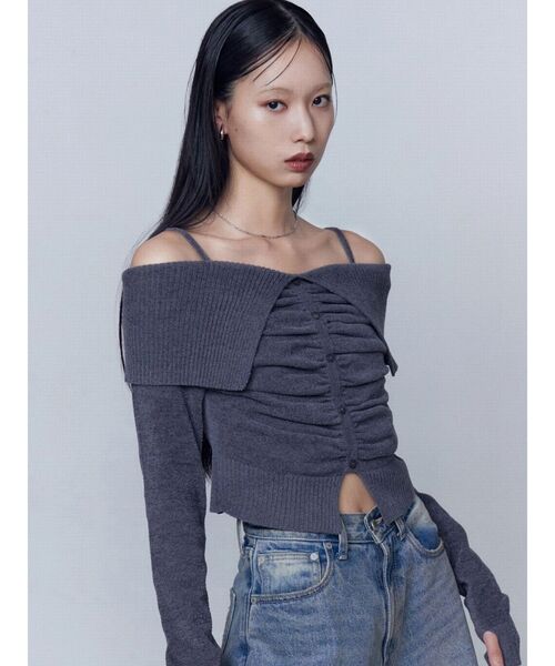 EMODA(エモダ)の「FRONT BUTTON OFF SHOULDER KNIT(ニット/セーター・レディース・ブラック/アイボリー/グレー・FREE)」の6枚目の写真