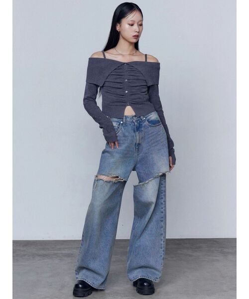 EMODA(エモダ)の「FRONT BUTTON OFF SHOULDER KNIT(ニット/セーター・レディース・ブラック/アイボリー/グレー・FREE)」の7枚目の写真